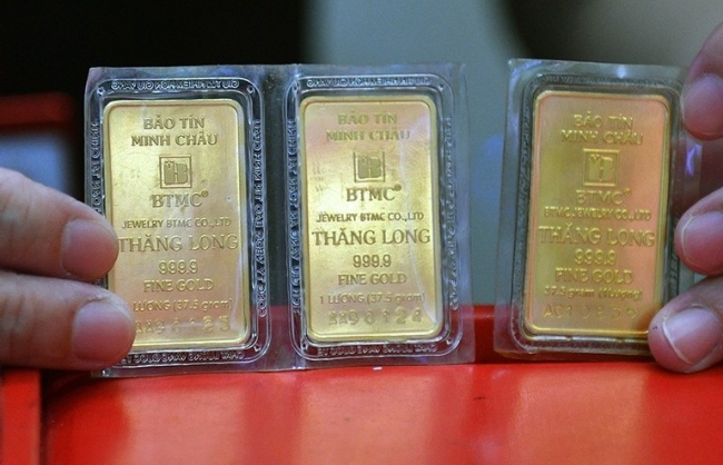 Giá vàng hôm nay (16/12): Vàng trong nước tiếp tục tăng, thế giới quay đầu giảm mạnh