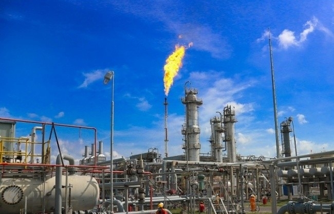 Ngày 27/12: Giá gas đảo chiều tăng mạnh, dầu thô điều chỉnh nhẹ
